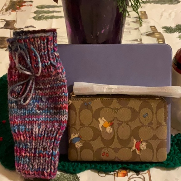 🐱 COACH ZIP WRISTLET IN SIGNATURE CANVAS WITH CAT MITTENS PRINT 🐱 NWT 🐱 - Picture 9 of 16